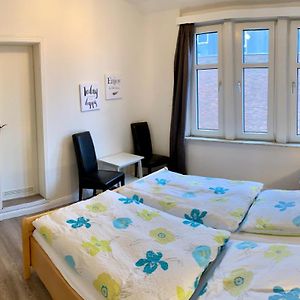 Zimmer mit Kingsize-Bett